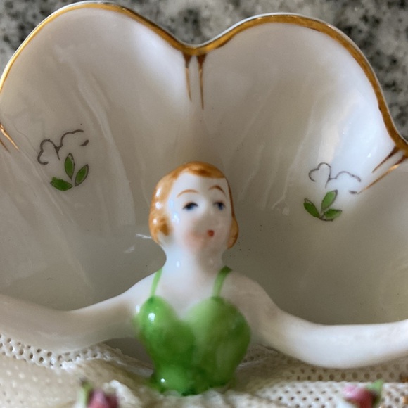 Sweet Vintage Ballerina Wall Pocket! - Picture 3 of 13